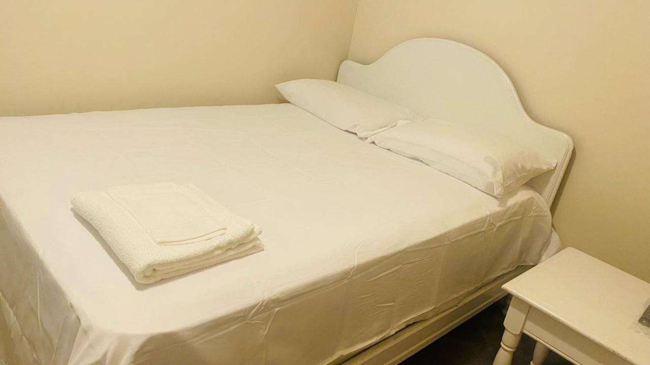Minutes From Jfk, Beautiful Home With Peaceful, Cosy, Private Room New York Esterno foto